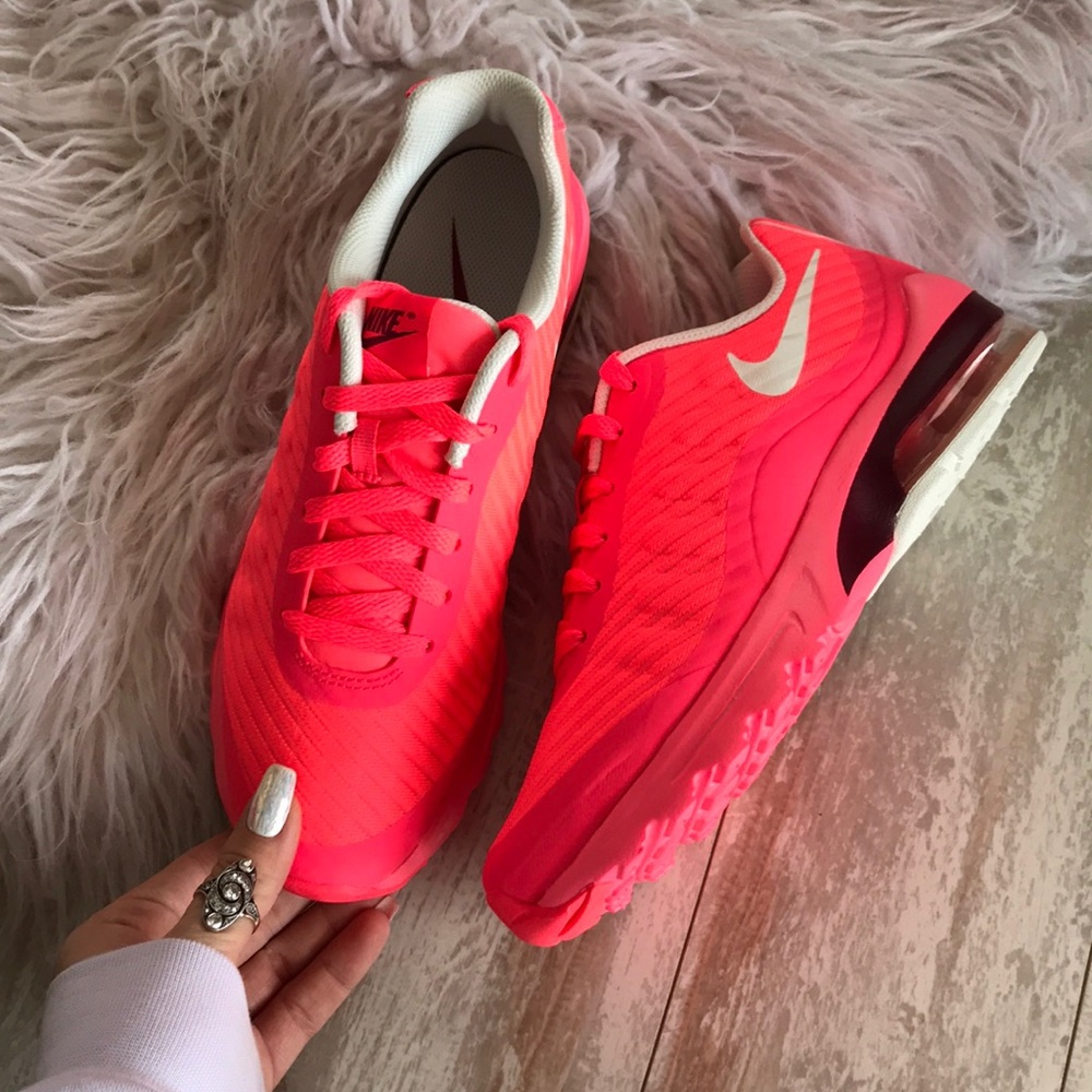 NWTNike neon Air Max invigor special edition - Picture 5 of 7